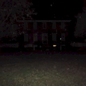PHOTOGRAPHED! Wythe House Glow in Window during ghost tour in Williamsburg VA